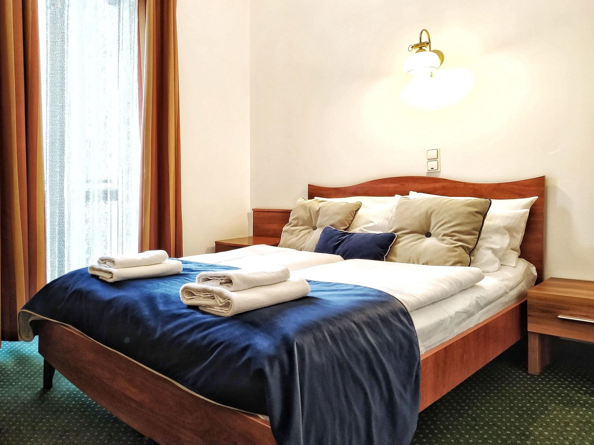 Nobilton Hotel Krasków Exterior foto